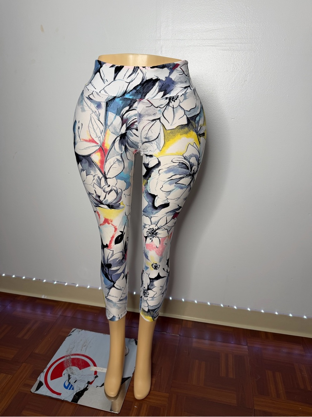 Calvin Klein White Multi Floral Cropped Leggings